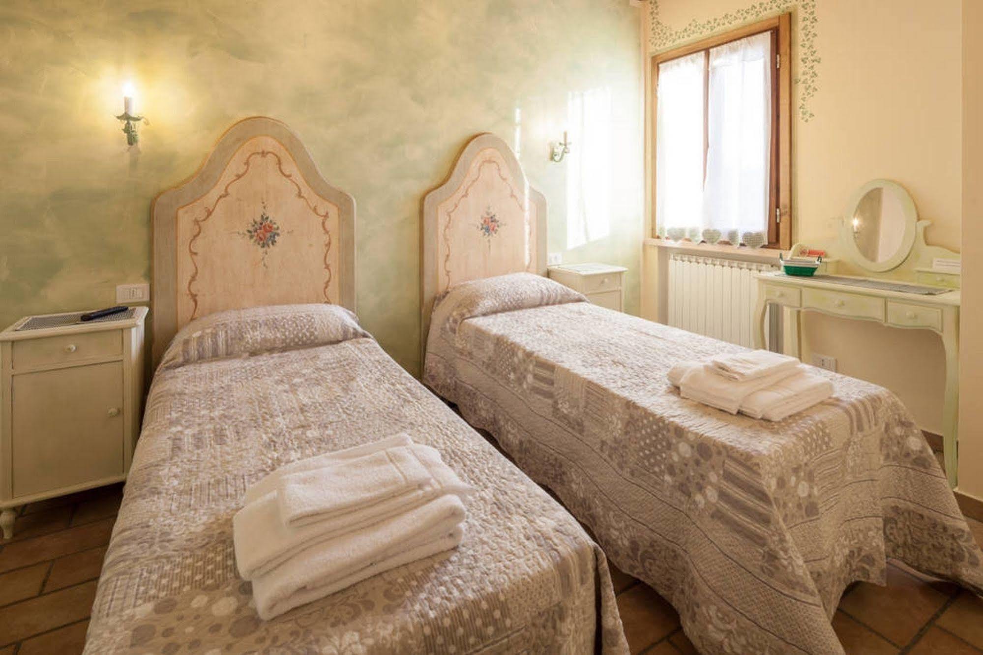 Bed and Breakfast La Casa Delle Rondini Roncoferraro Esterno foto
