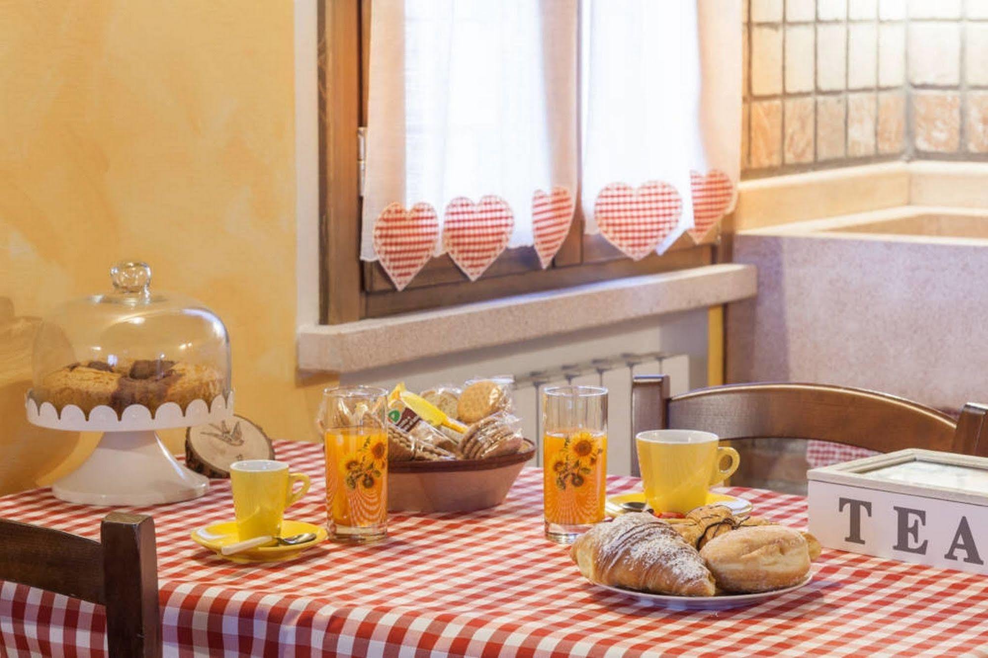Bed and Breakfast La Casa Delle Rondini Roncoferraro Esterno foto
