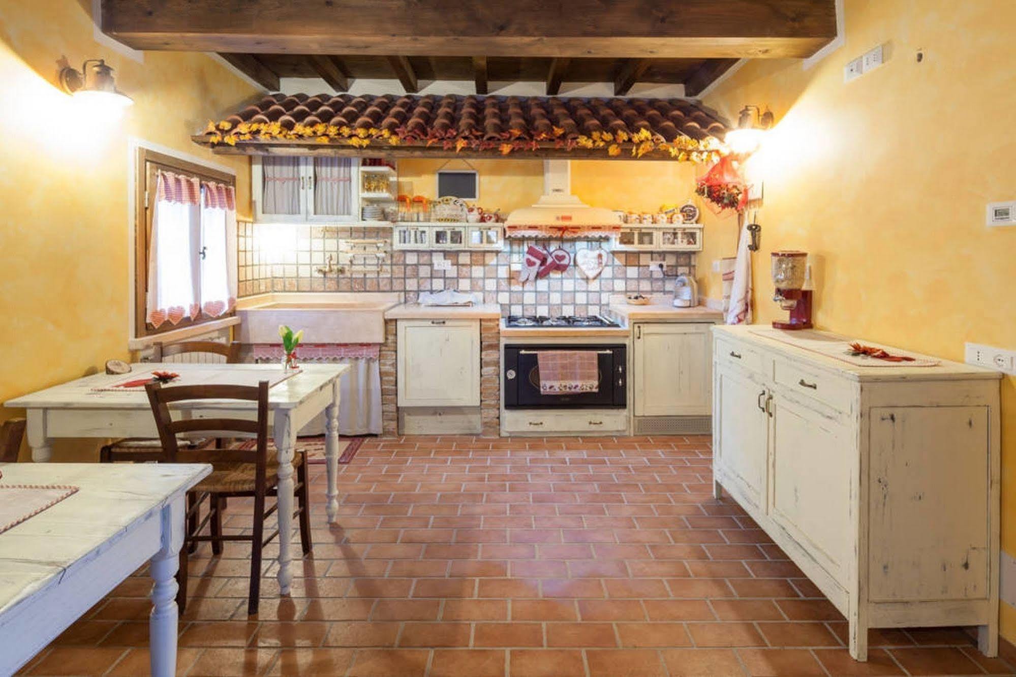 Bed and Breakfast La Casa Delle Rondini Roncoferraro Esterno foto
